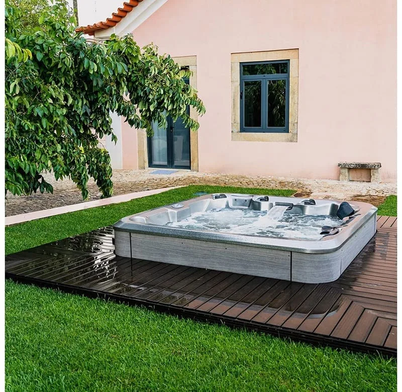 Jacuzzi privado no pátio exterior do alojamento Zen & Art