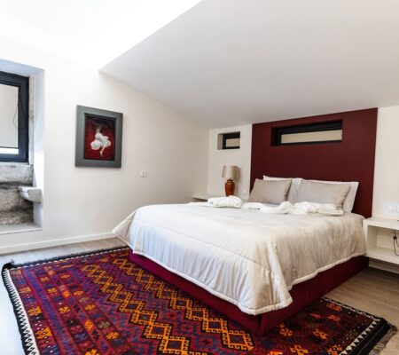 Suite António Macedo avec lit et décoration artistique