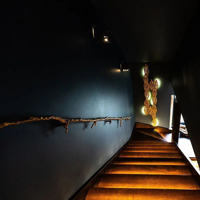 Escadaria com Arte no Alojamento de Charme Zen & Art em Santa Maria da Feira